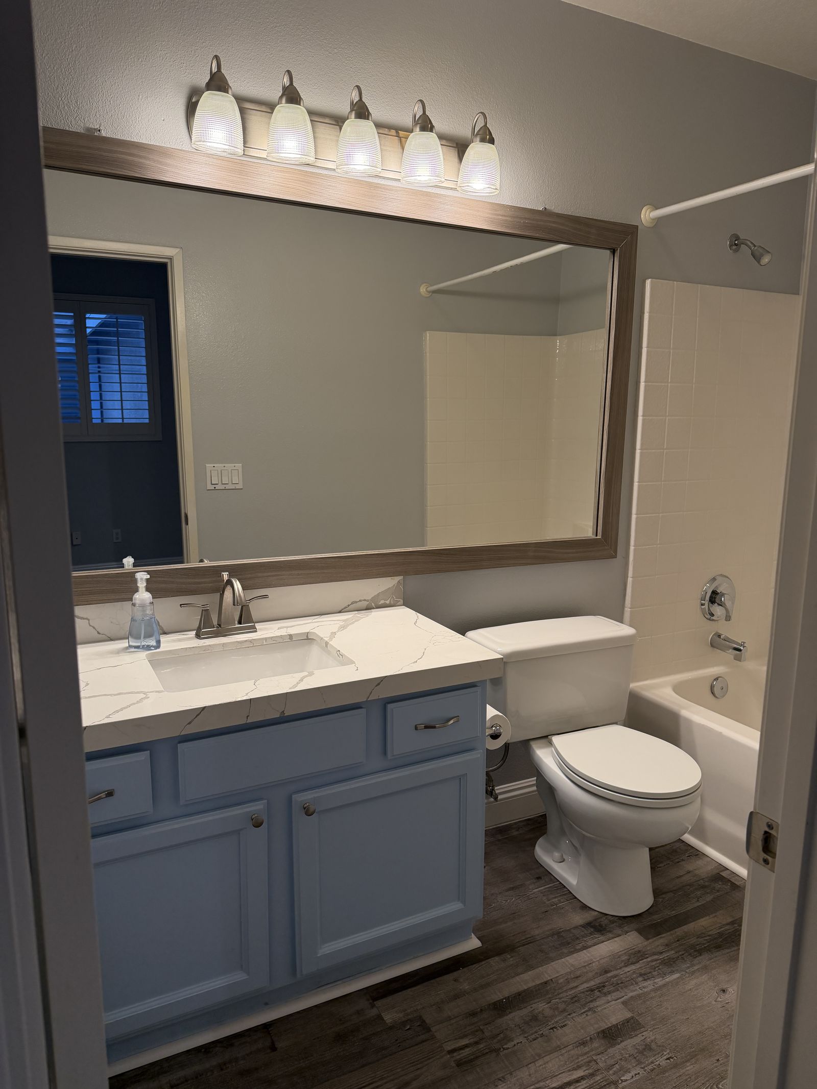 Shared full bathroom